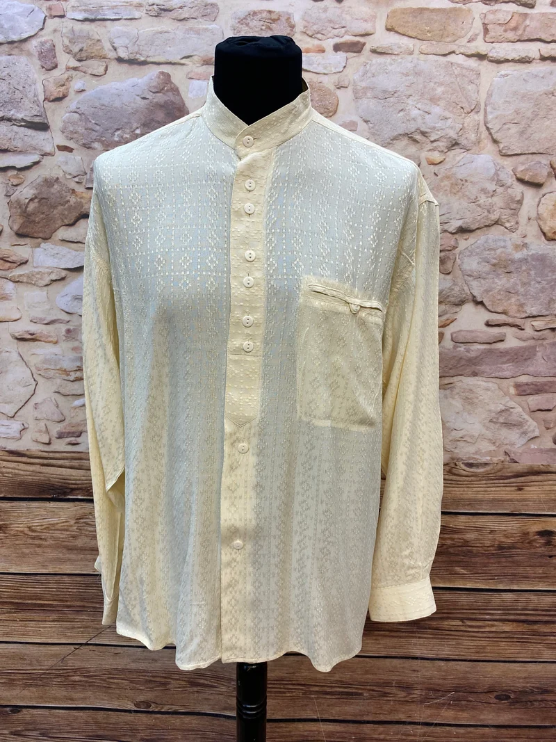 Vintage-Hemd mit Stehkragen und filigranem Muster – Creme, Gr. 42