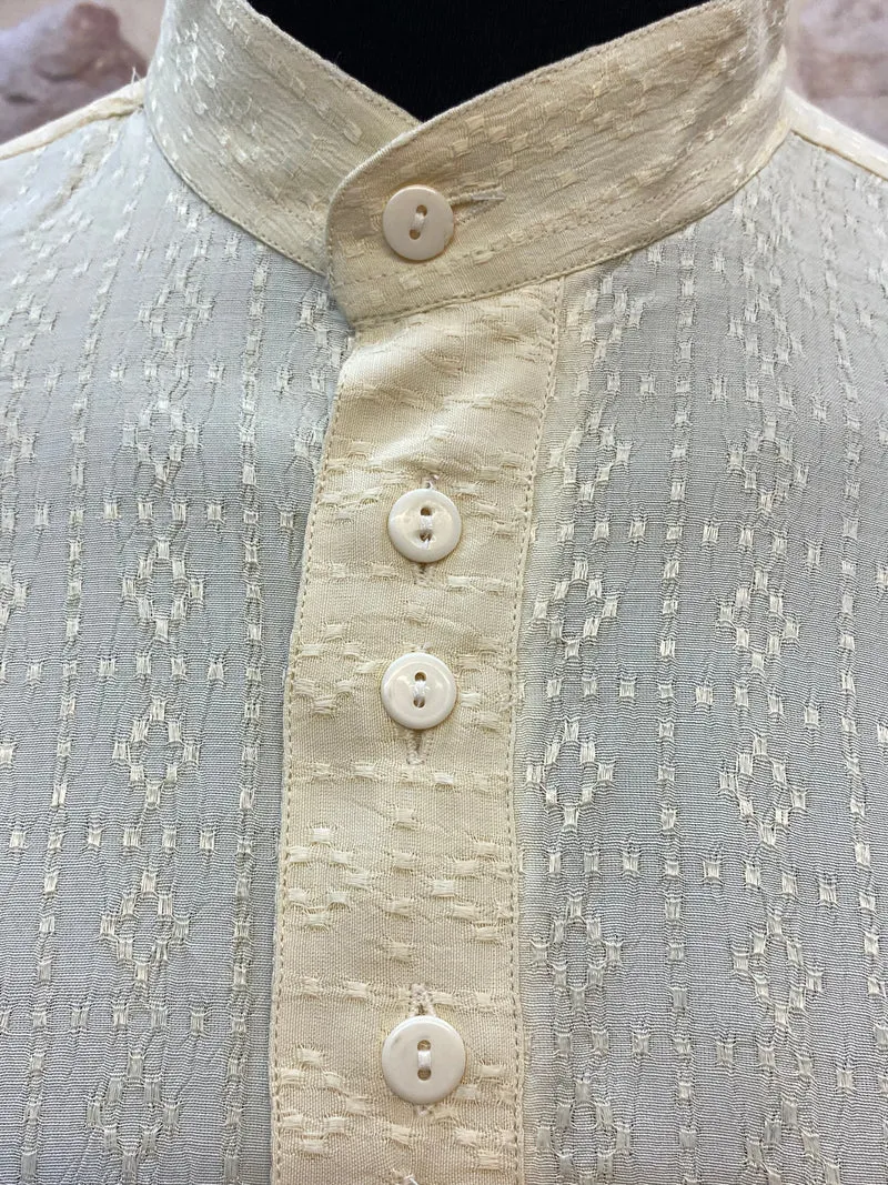 Vintage-Hemd mit Stehkragen und filigranem Muster – Creme, Gr. 42