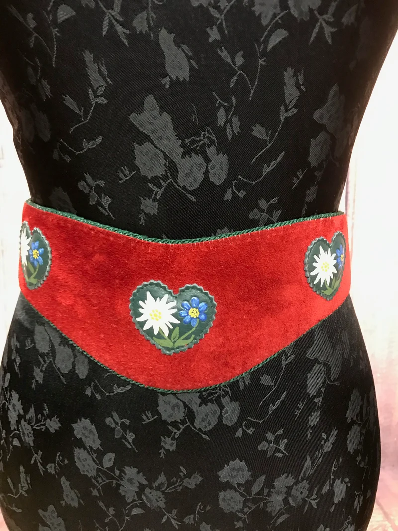 Roter Trachtengürtel mit Edelweiß-Applikationen – Damen | 85–95 cm | Mit grünem Rand