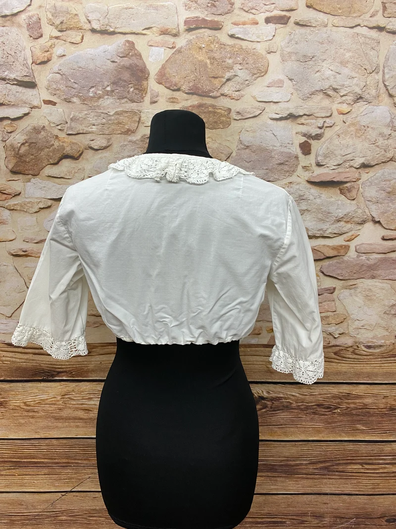 Vintage Dirndlbluse - Gr.40, Rundhalsausschnitt
