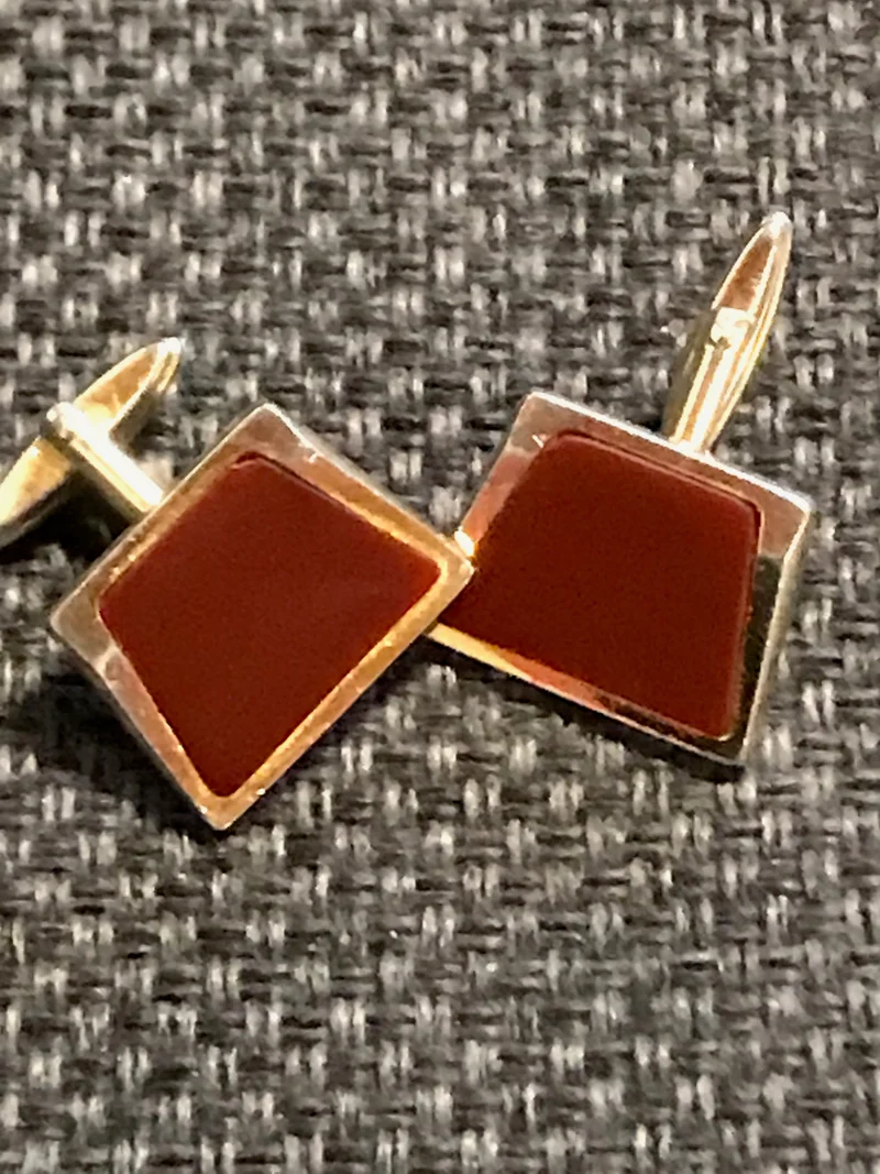 Vintage Manschettenknöpfe Gold mit rotem Stein – elegante Herren Accessoires im Retro Stil