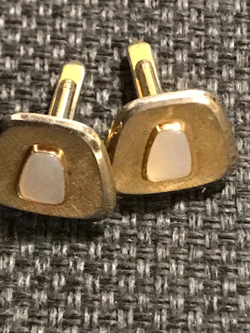 Vintage Manschettenknöpfe Gold mit Perlmutt – elegante Herren Accessoires im Retro Stil