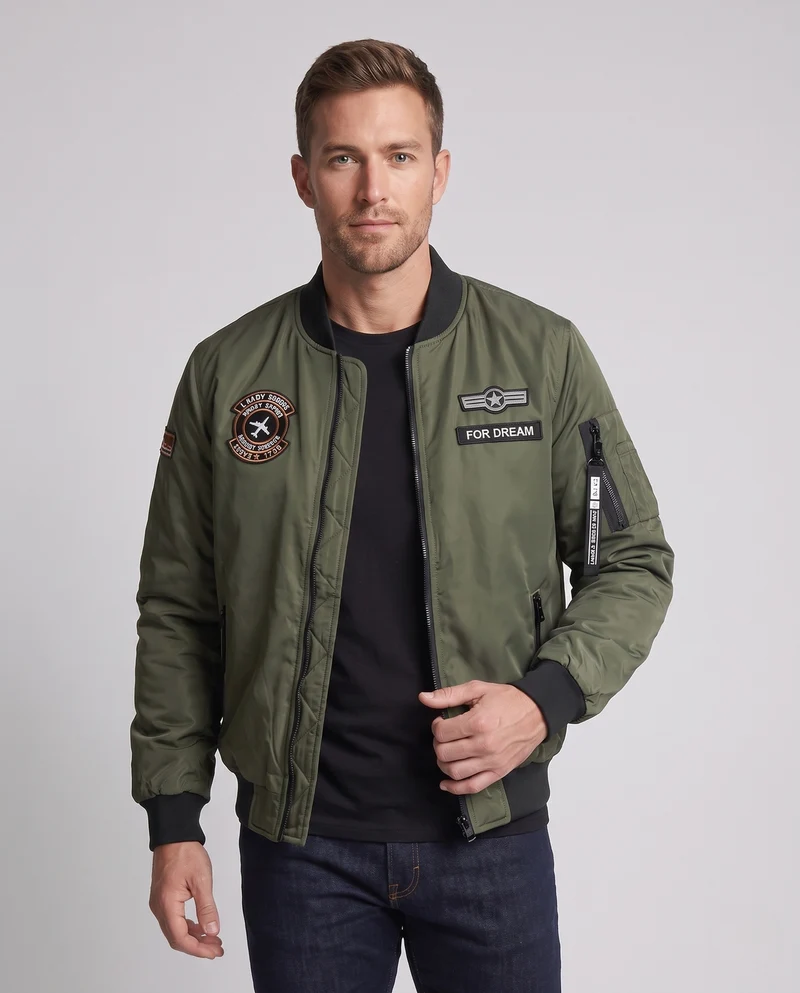 Herren Bomberjacke im Aviator-Style mit Badge‑Patches, Ärmeltasche und wärmender Steppfüllung Nord Taschen