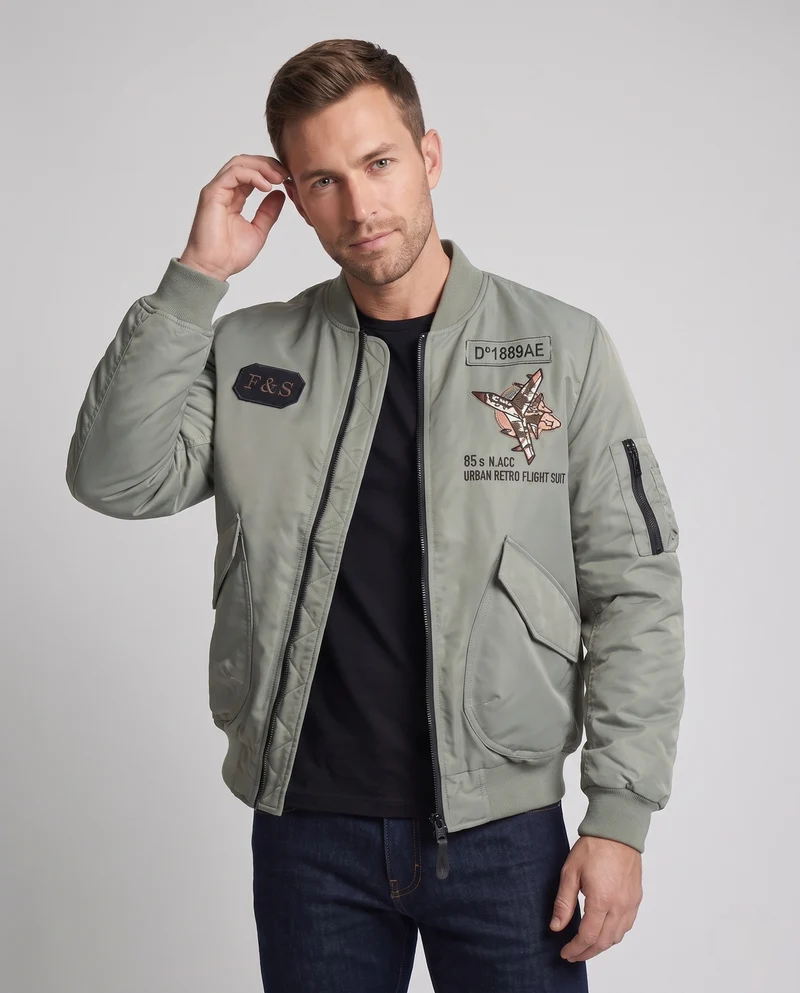Herren Kurz geschnittene Flight-Bomberjacke mit Patches und Utility-Taschen Nord Taschen