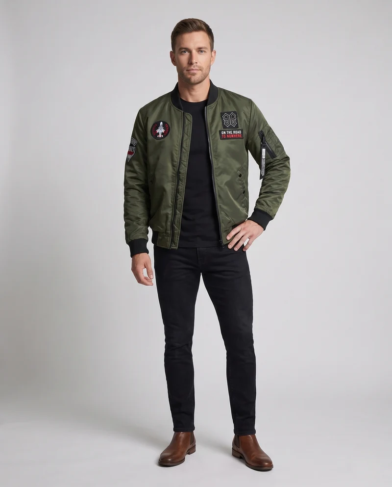 Herren Kurze Bomberjacke mit Patch‑Applikationen, Nylon‑Obermaterial und gesteppter Innenfütterung Nord Taschen