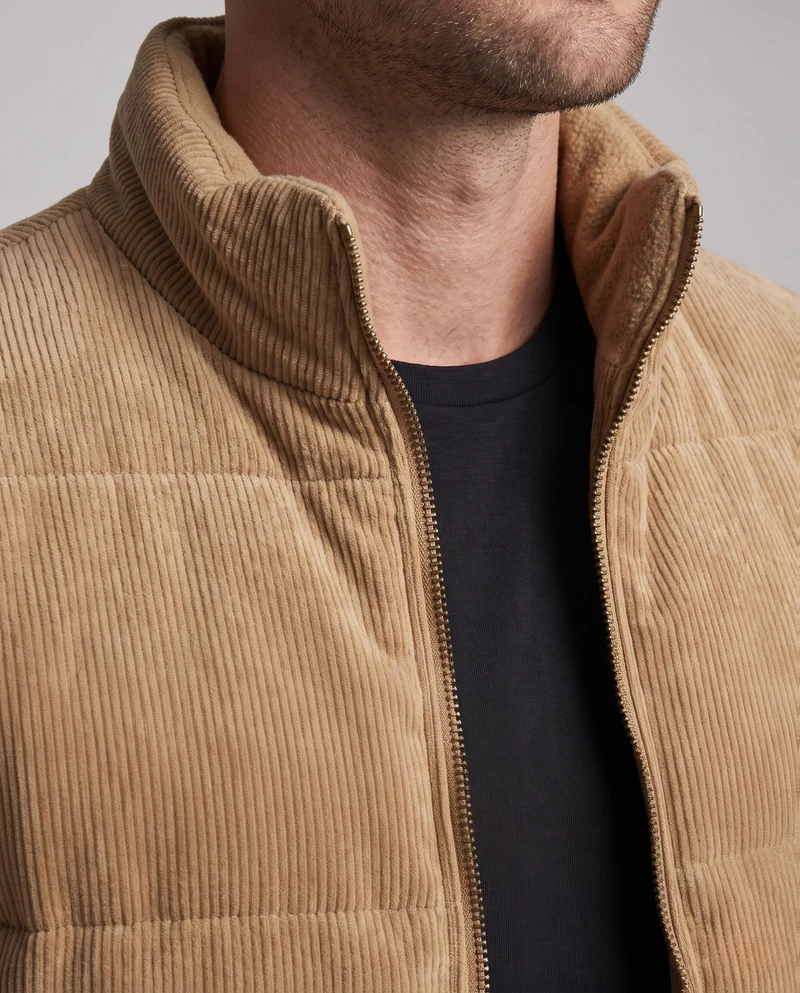 Herren Cord-Steppweste mit wärmendem Teddyfutter, Klappentaschen und hohem Stehkragen Nord Taschen