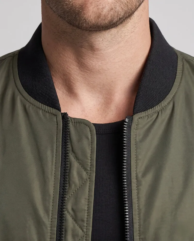 Herren Leichte Nylon-Bomberjacke mit Badge‑Prints, Ärmeltasche und gesteppter Thermofütterung Nord Taschen