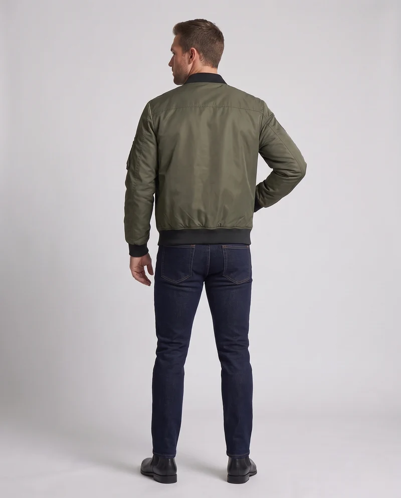 Herren Leichte Nylon-Bomberjacke mit Badge‑Prints, Ärmeltasche und gesteppter Thermofütterung Nord Taschen