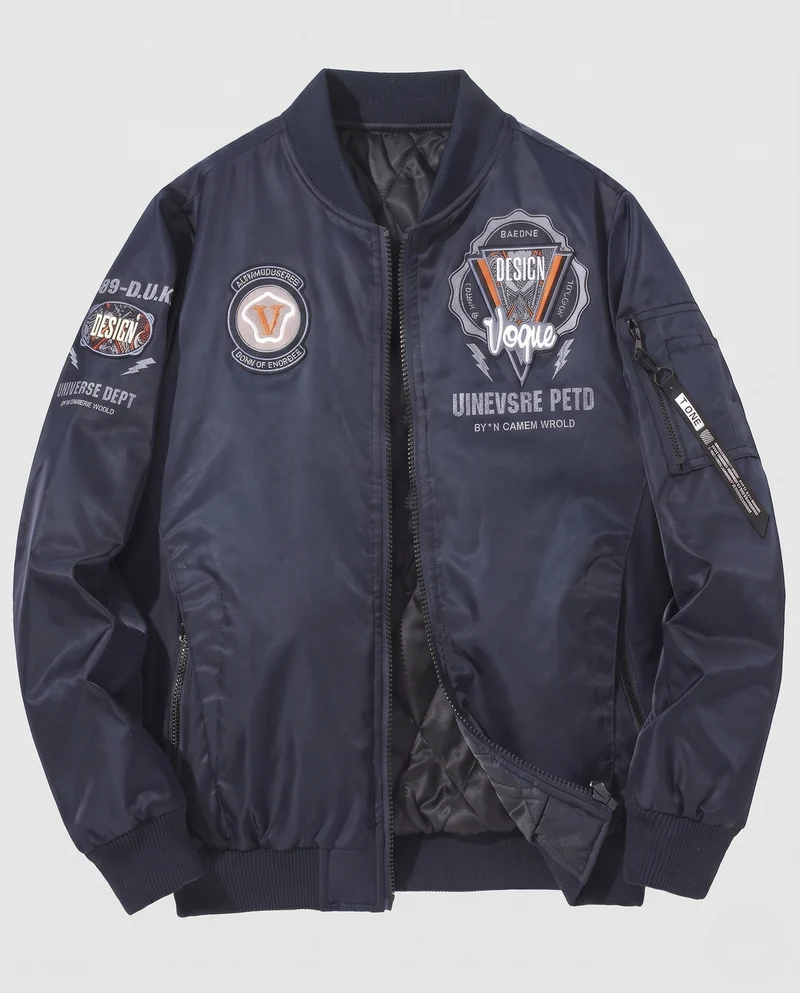 Herren Leichte Nylon-Bomberjacke mit Badge‑Prints, Ärmeltasche und gesteppter Thermofütterung Nord Taschen