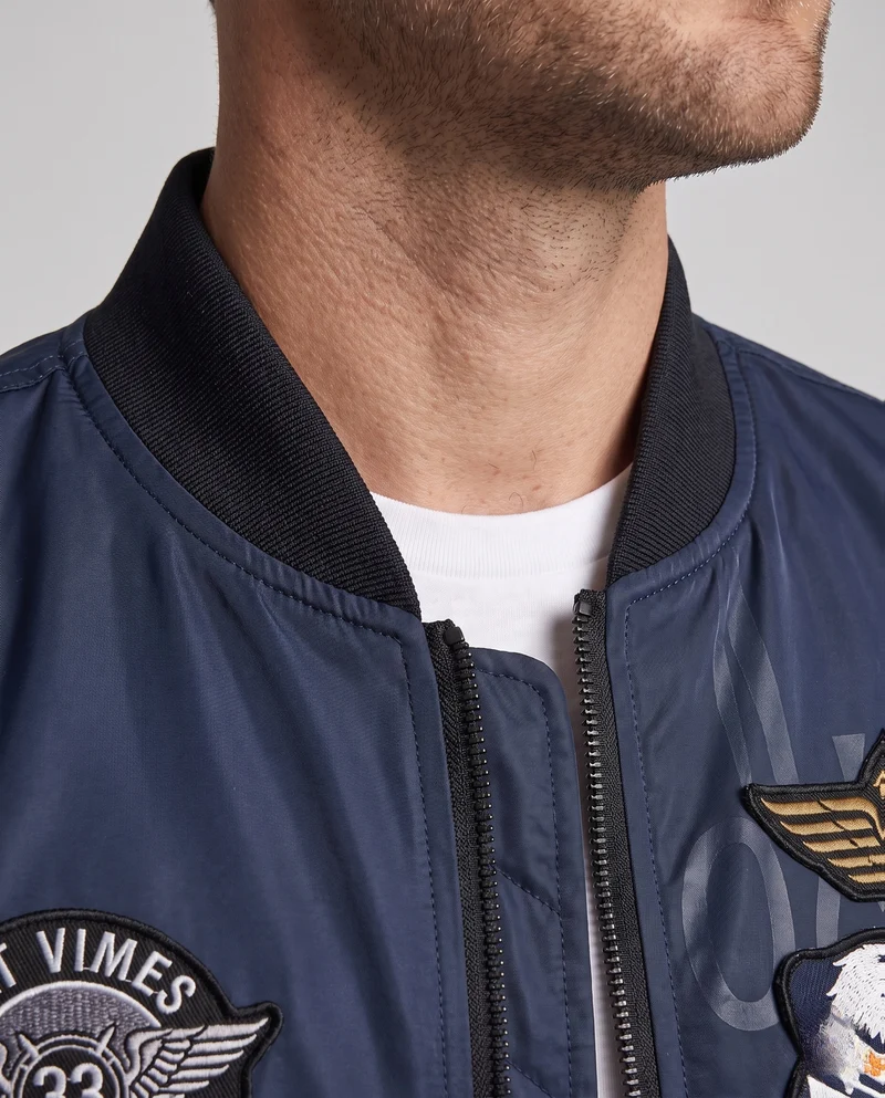 Herren Satin-Bomberjacke im Pilot-Design mit gestickten Patches und Mehrfachtaschen Nord Taschen