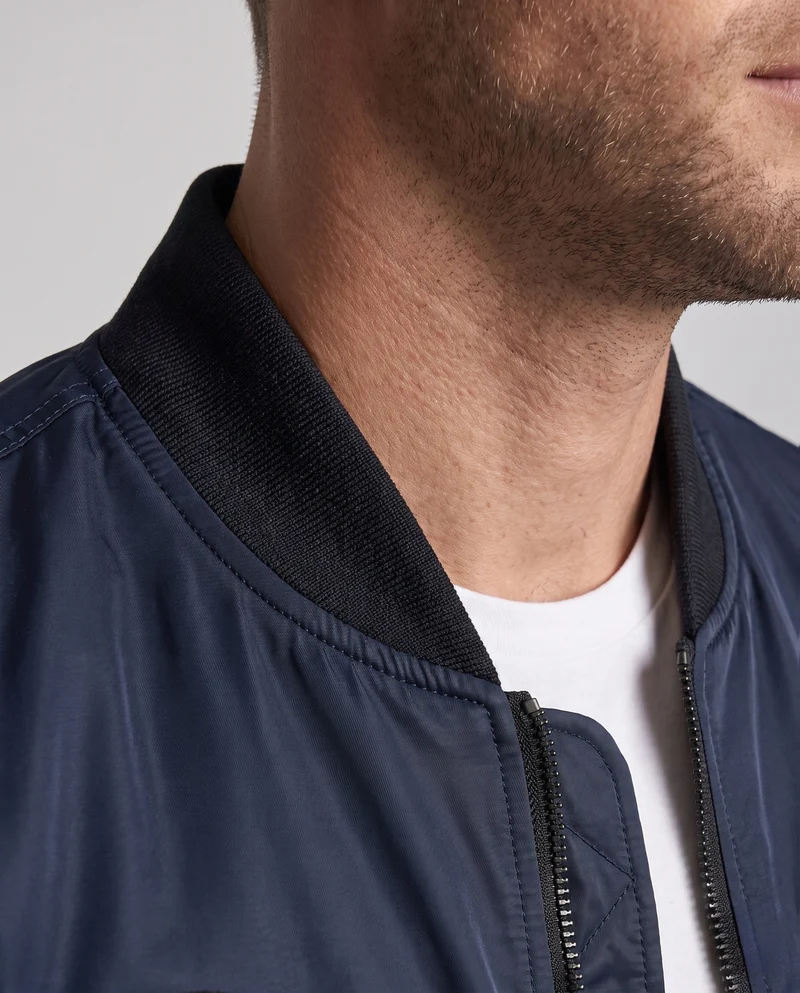 Herren Wende-Bomberjacke mit aufgesetzten Patches, Nylon-Außenmaterial und Ärmel-Zip-Tasche Nord Taschen