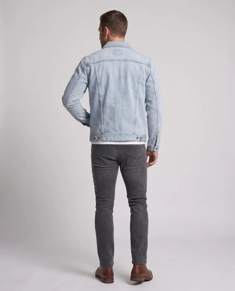 Herren Klassische Trucker-Denimjacke im Regular-Fit mit aufgesetzten Pattentaschen und leichter Used-Waschung Nord Taschen