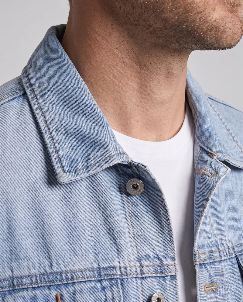 Herren Jeans-Workerjacke aus Baumwollmix mit doppelten Brustpatten, geradem Schnitt und robusten Ziernähten Nord Taschen