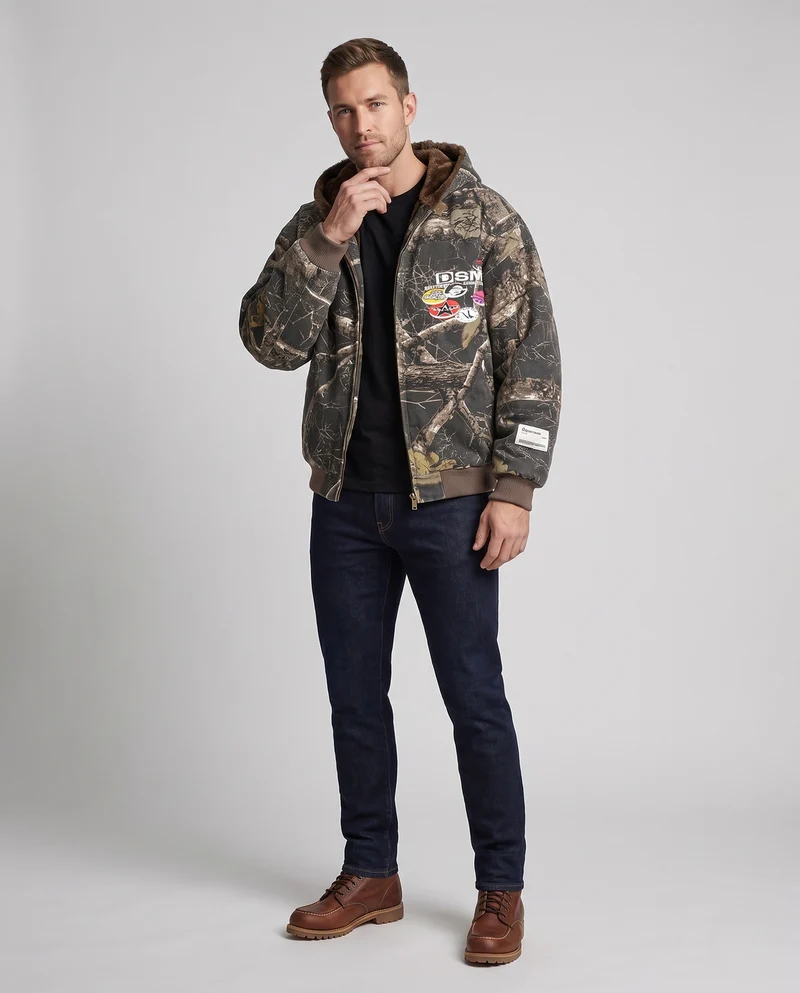 Herren gefütterte Camouflage-Kapuzenjacke im Bomberstil mit Teddyfutter und Patch-Details Nord Taschen