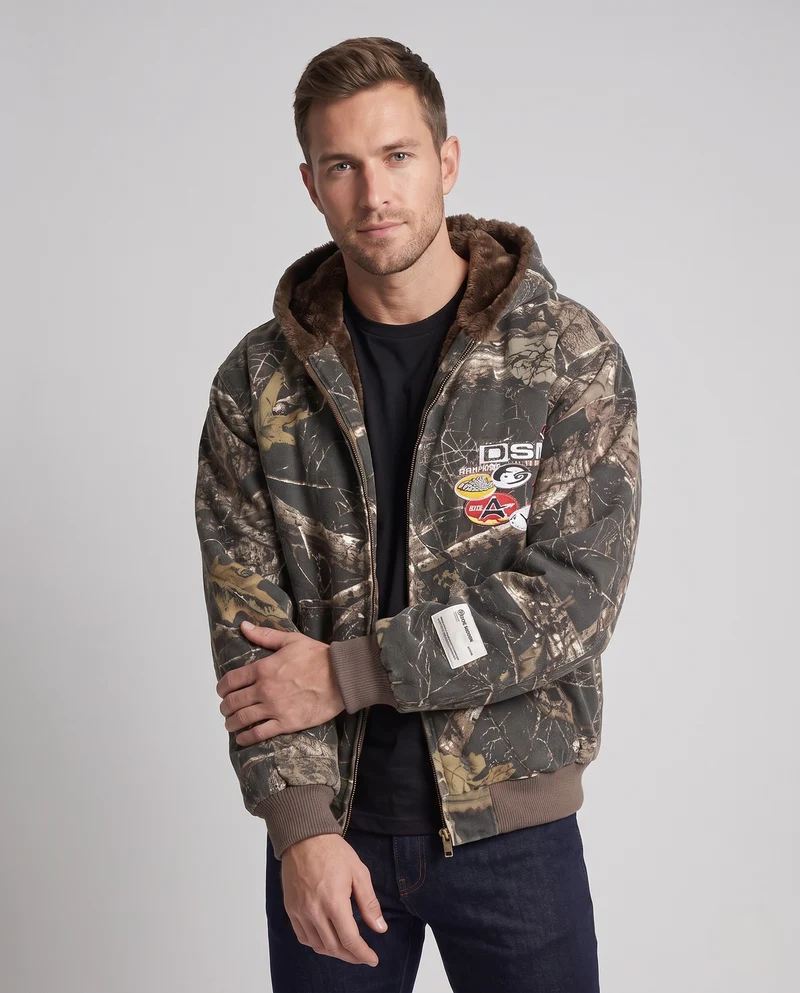 Herren gefütterte Camouflage-Kapuzenjacke im Bomberstil mit Teddyfutter und Patch-Details Nord Taschen
