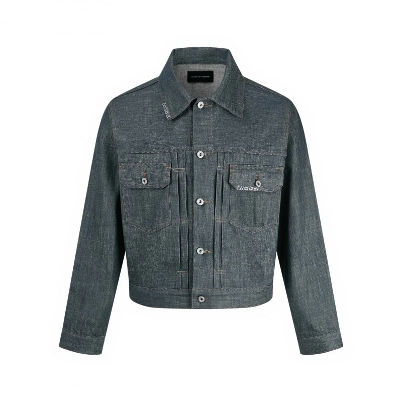 Herren Kurz geschnittene Jeansjacke mit vertikalen Biesen, Pattentaschen und kastiger Silhouette Nord Taschen
