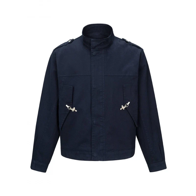 Herren Kurz geschnittene Field‑Jacke aus Baumwoll‑Canvas mit Stehkragen, Schulterklappen und verstellbaren Pattentaschen Nord Taschen