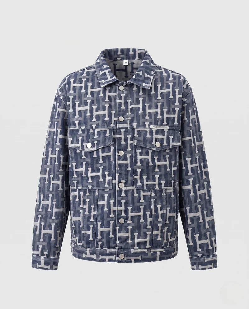 Herren Boxy-Denimjacke mit Allover‑Logoprint, Brustklappen und verstellbarem Saum Nord Taschen