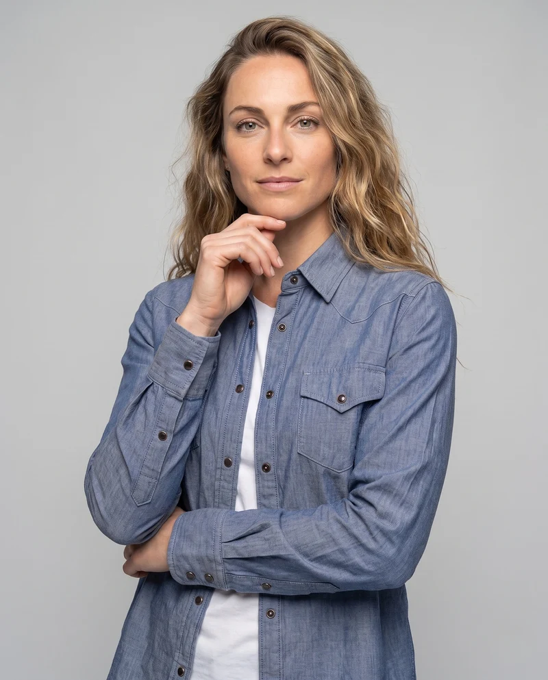 Damen Western-inspiriertes Chambray-Hemd mit Druckknopfleiste und doppelten Brusttaschen Nord Taschen