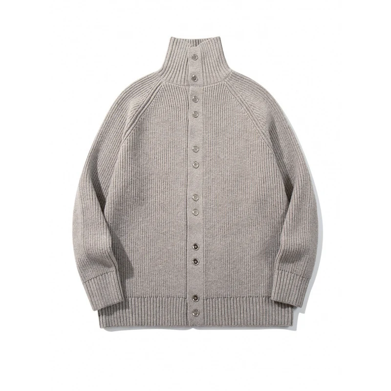 Herren grobgestrickter Knopfcardigan mit hohem Rollkragen und Raglanärmeln Nord Taschen