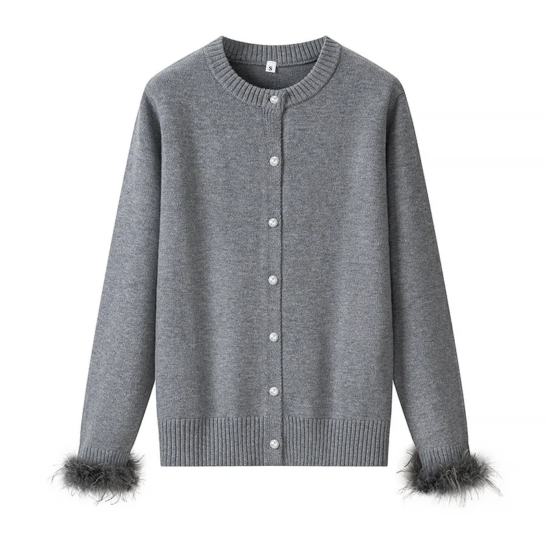 Damen Strickcardigan mit Perlenknöpfen und federbesetzten Ärmelbündchen Nord Taschen