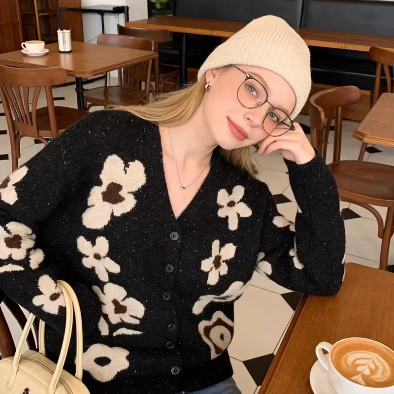 Damen Strickcardigan mit Leopardenjacquard, perlenverzierten Zierknöpfen und kurzem Saum Nord Taschen