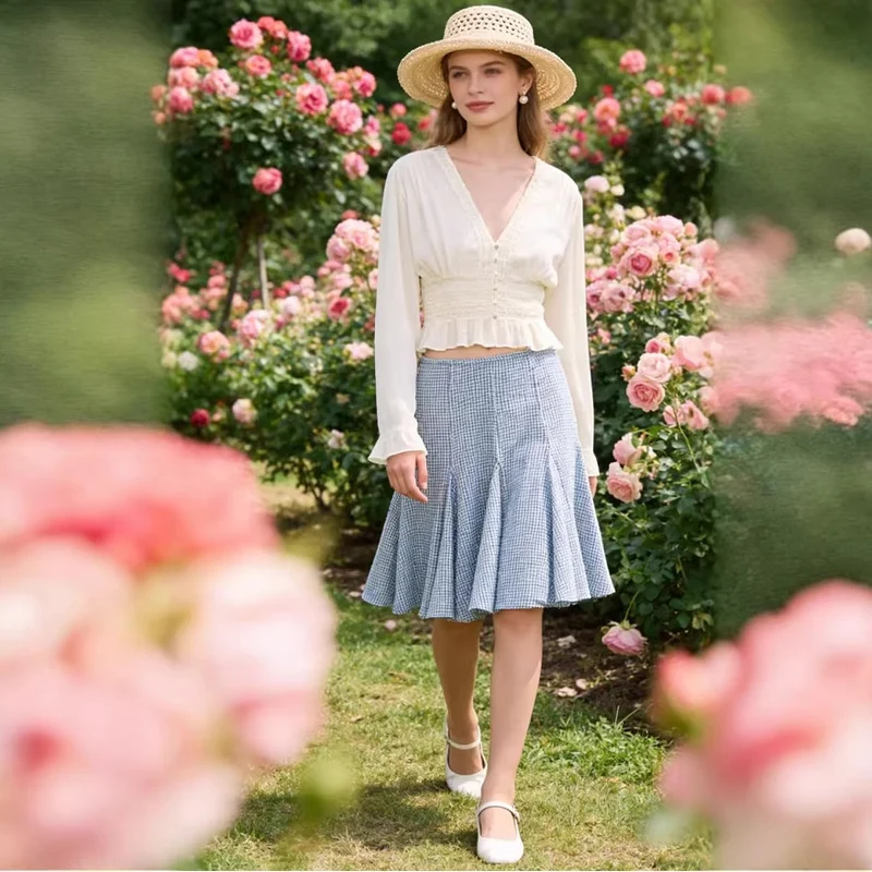 Damen Zarte Langarm‑Bluse aus Crinkle‑Chiffon mit tiefem V‑Ausschnitt, Smok‑Taille und Volantsaum Nord Taschen