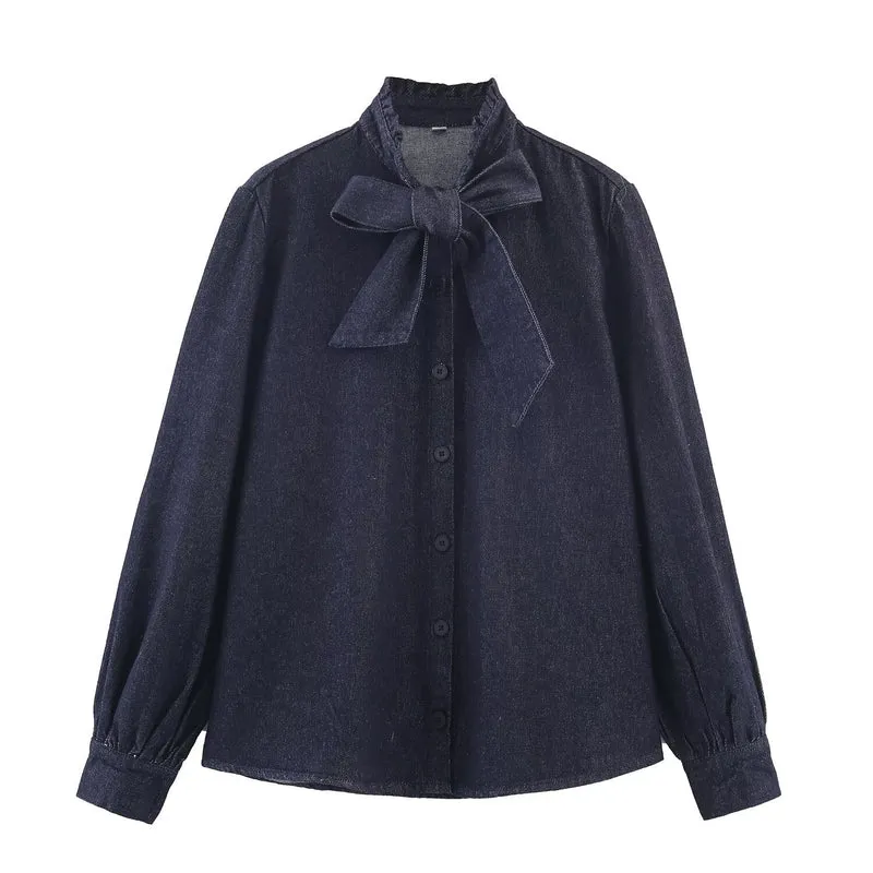 Damen Schimmernde Bluse mit Schleifenkragen und Knopfleiste Nord Taschen