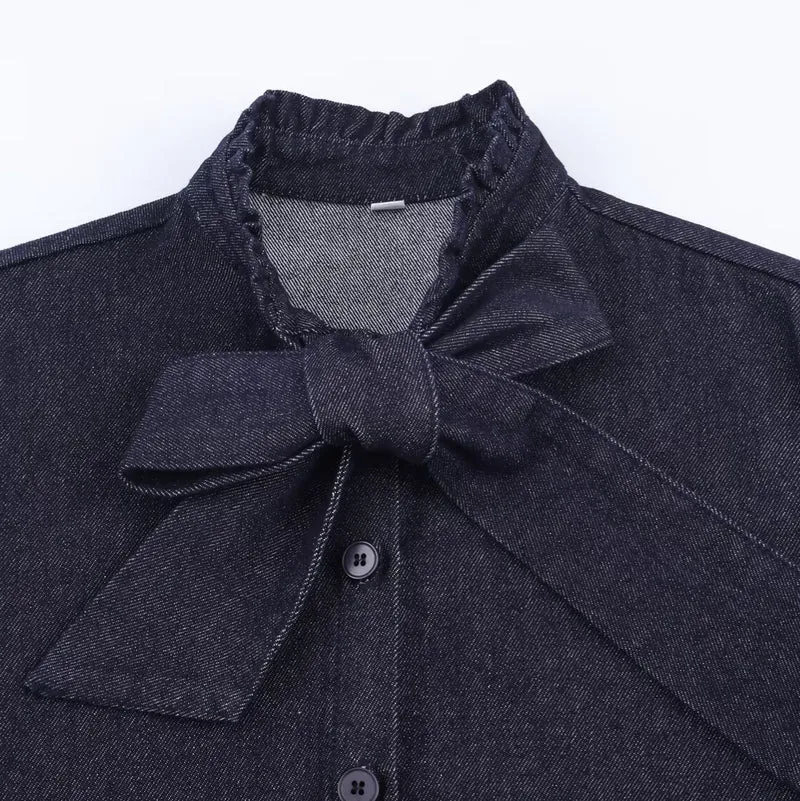 Damen Schimmernde Bluse mit Schleifenkragen und Knopfleiste Nord Taschen