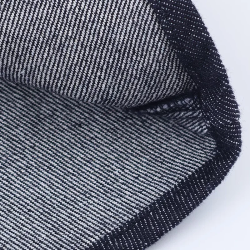 Damen Schimmernde Bluse mit Schleifenkragen und Knopfleiste Nord Taschen