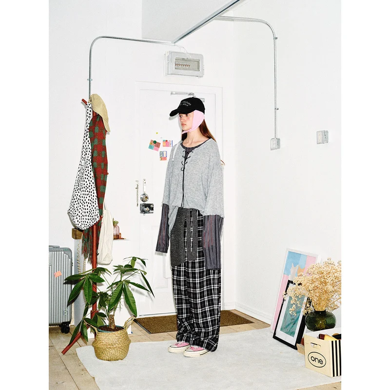 Damen Samtiges Longsleeve mit Schnürdetail und durchsichtigen Ärmel‑Einsätzen Nord Taschen