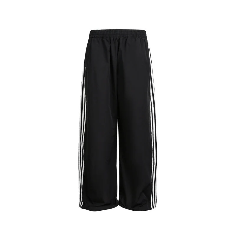 Damen weite Satin-Trainingshose mit elastischem Bund und seitlichen Kontraststreifen Nord Taschen