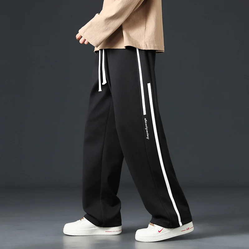 Herren Bequeme Sporthose mit seitlichen Kontrasteinsätzen