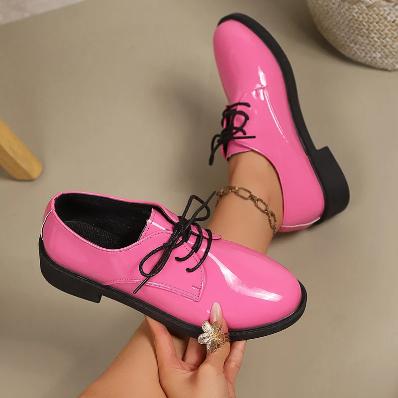 Damen klassische Schnürschuhe mit glänzender Oberfläche