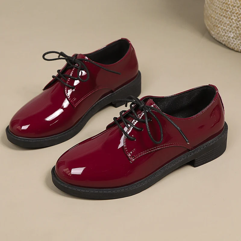 Damen klassische Schnürschuhe mit glänzender Oberfläche