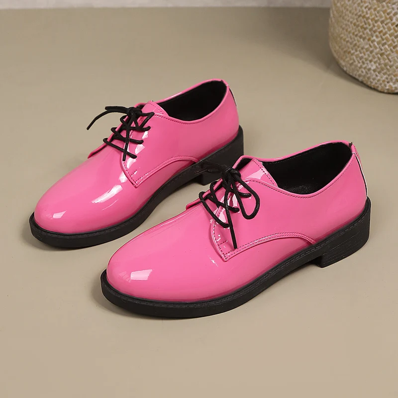 Damen klassische Schnürschuhe mit glänzender Oberfläche