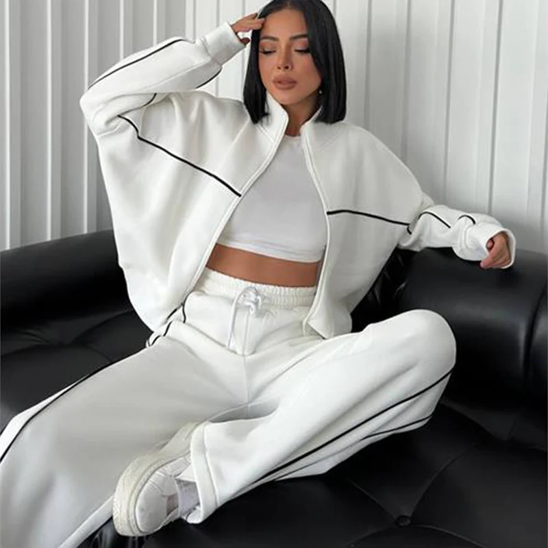 Damen lässiges Sweatset mit Stehkragen Reißverschluss gekürzter Jacke und hochtaillierter Schlaghose Nord Taschen
