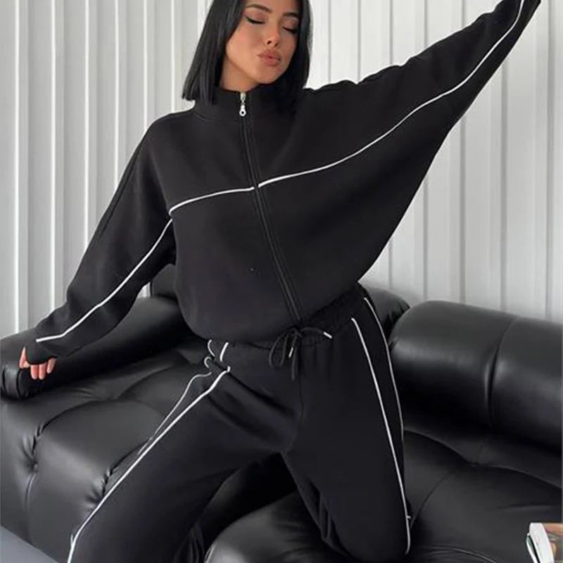 Damen lässiges Sweatset mit Stehkragen Reißverschluss gekürzter Jacke und hochtaillierter Schlaghose Nord Taschen