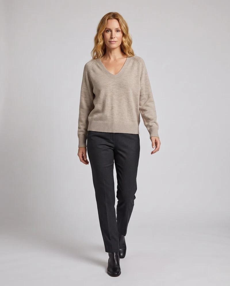 Damen feiner Strickpullover mit weichem V-Ausschnitt, leichter Oversized-Silhouette und gerippten Bündchen Nord Taschen