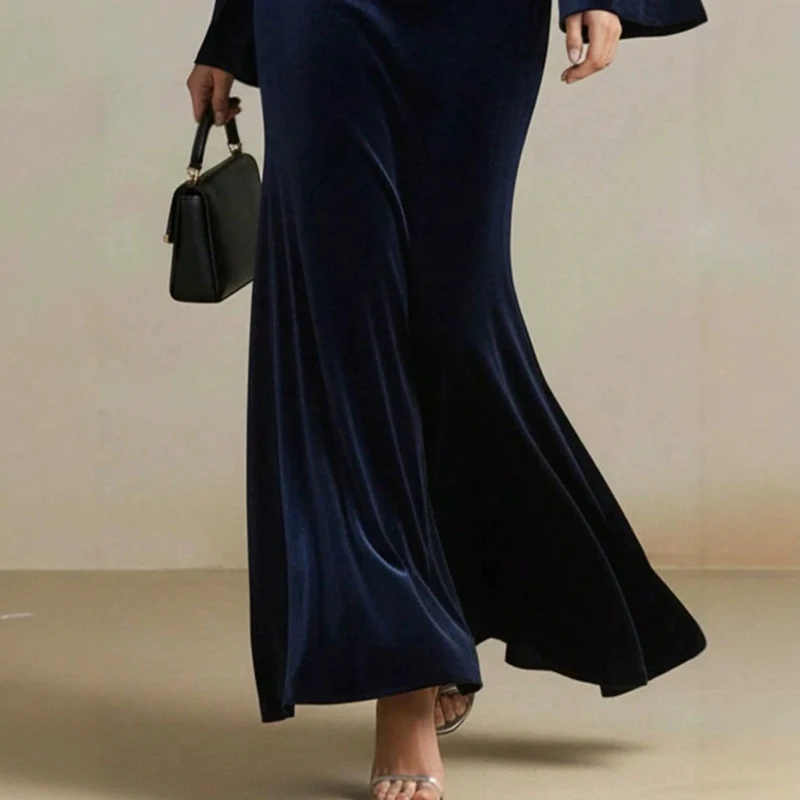 Damen Samt-Abendkleid mit Wasserfall-Ausschnitt, taillierter Silhouette und ausgestellten Trompetenärmeln Nord Taschen
