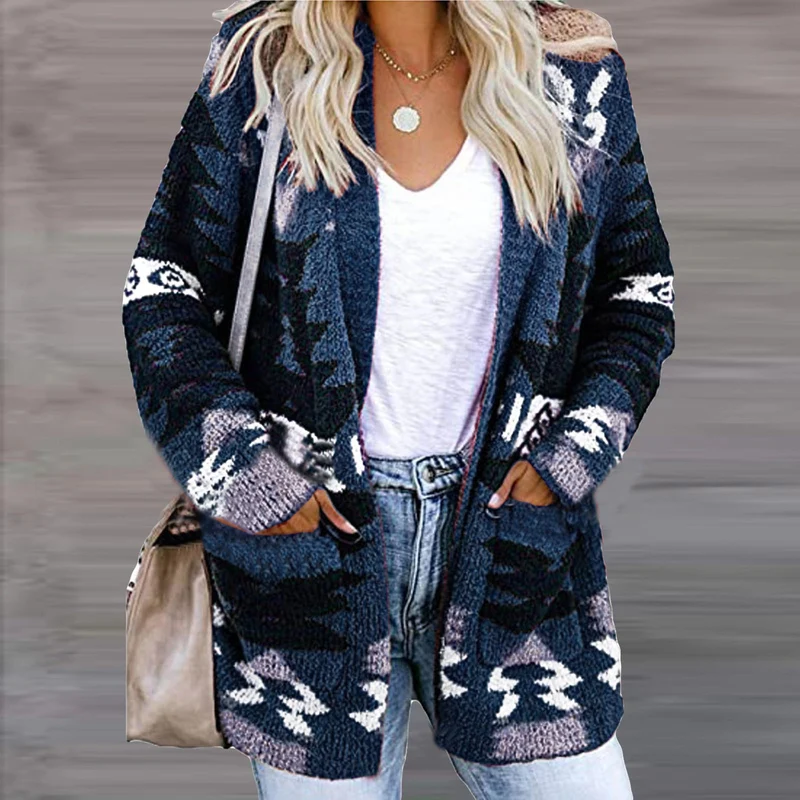 Damen Strickjacke im modernen Ethno-Design mit aufgesetzten Taschen und lässigem Schnitt
