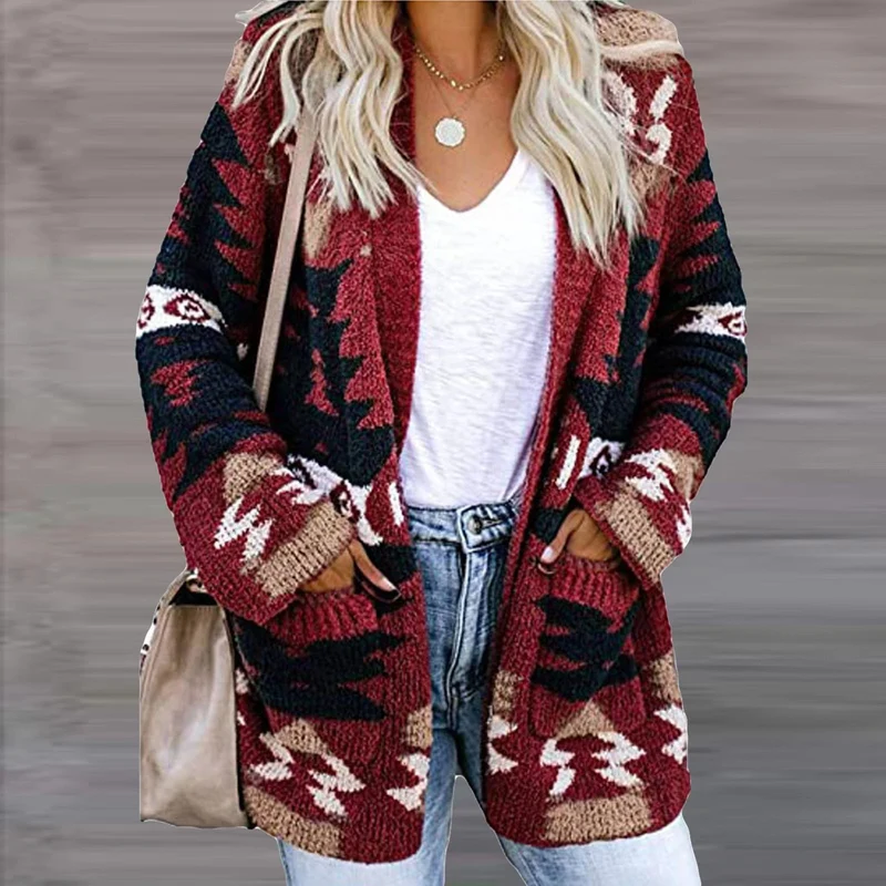 Damen Strickjacke im modernen Ethno-Design mit aufgesetzten Taschen und lässigem Schnitt
