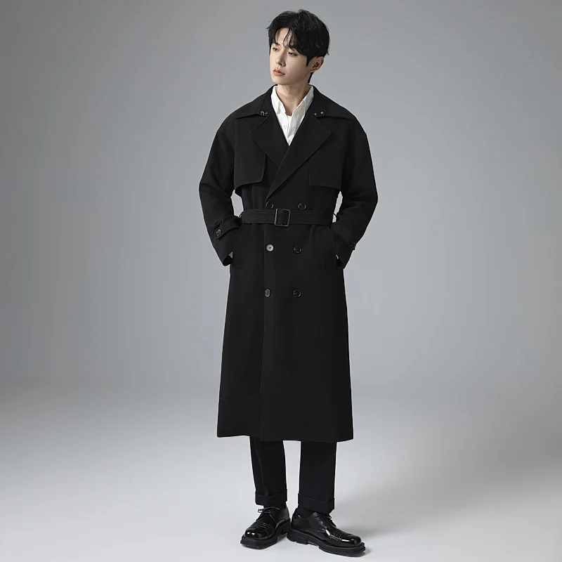 Herren Trenchcoat im minimalistischen Doppelreiher mit breitem Schalkragen und Taillengürtel Nord Taschen