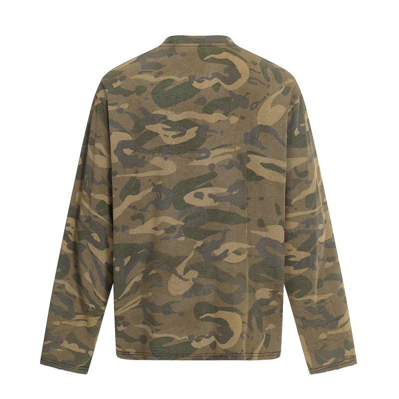 Herren Camouflage-Langarmshirt im Used-Look mit Rundhalsausschnitt und Vintage-Print Nord Taschen