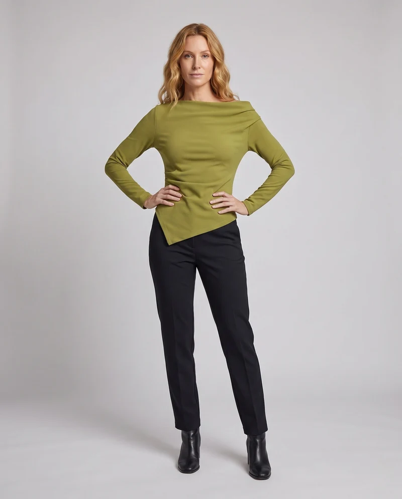 Figurbetontes Damenbody mit weitem Bootsausschnitt und asymmetrischem spitzem Saum Nord Taschen