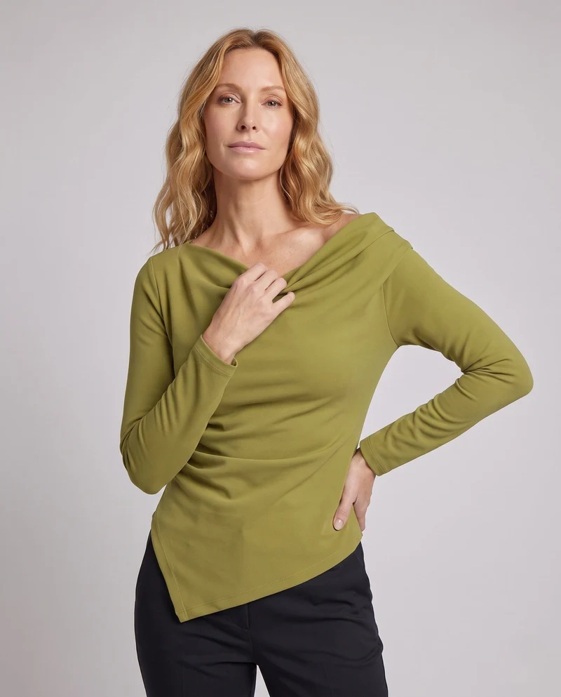 Figurbetontes Damenbody mit weitem Bootsausschnitt und asymmetrischem spitzem Saum Nord Taschen