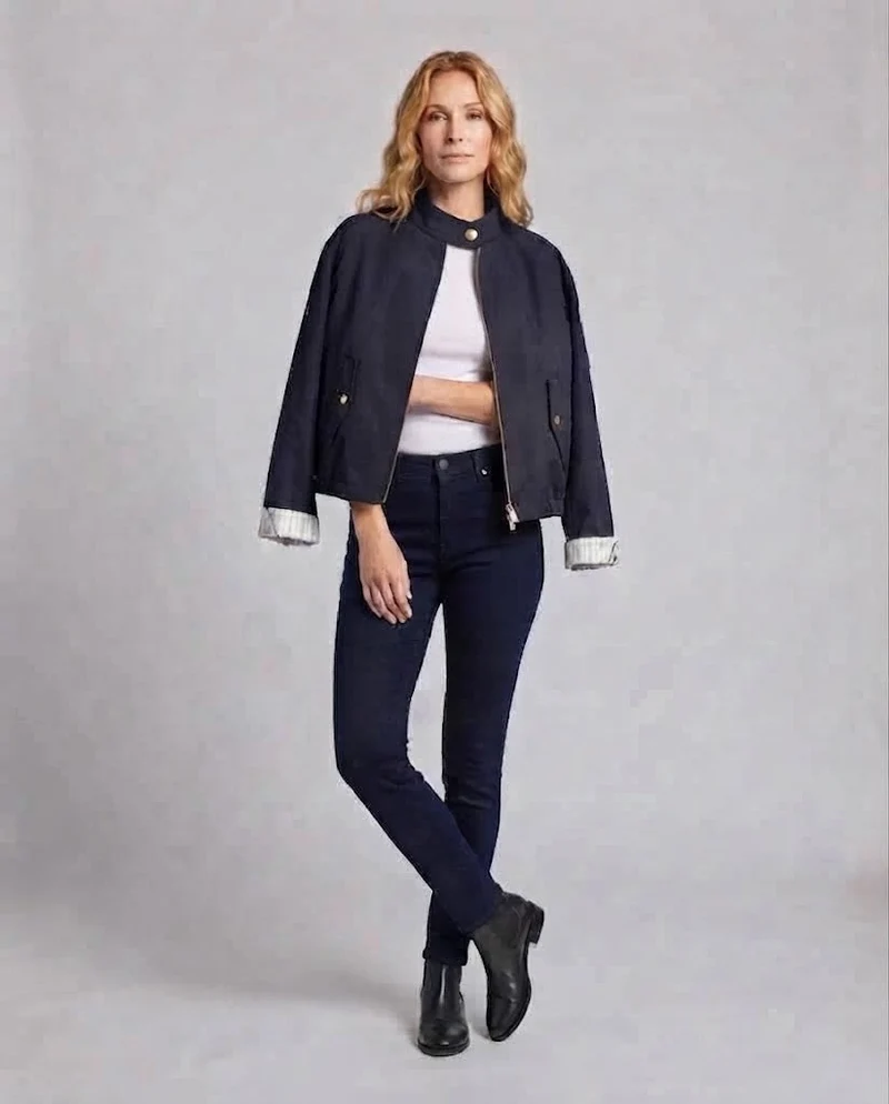 Damen Cropped Utility Jacke mit Stehkragen, Kordelzugsaum und goldfarbenen Details Nord Taschen