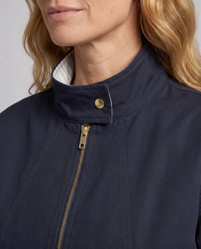 Damen Cropped Utility Jacke mit Stehkragen, Kordelzugsaum und goldfarbenen Details Nord Taschen