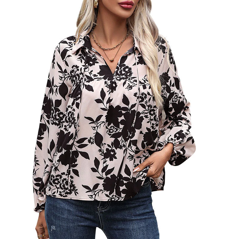 Damen Fließende Viskose-Bluse mit floralem Print, Krawattenkragen und geraffter Passe Nord Taschen