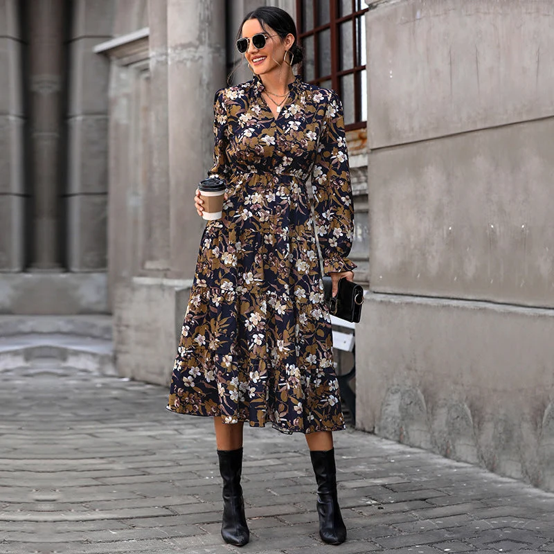 Damen Fließendes Blumen‑Midikleid mit V‑Ausschnitt, Smok‑Taillenband und Stufenrock Nord Taschen